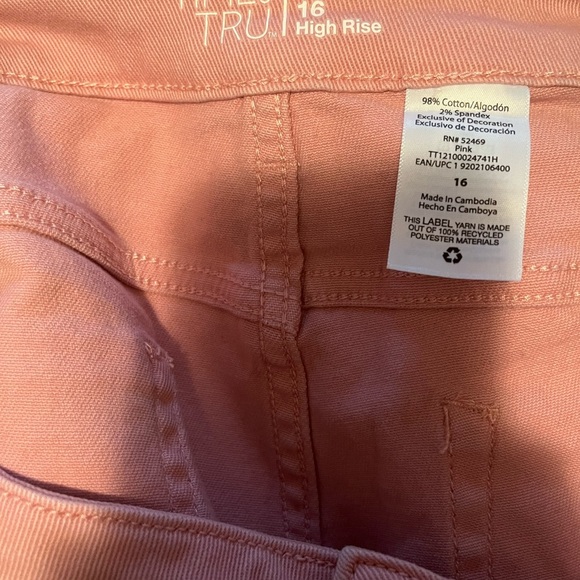 Pink shorts - Picture 6 of 7